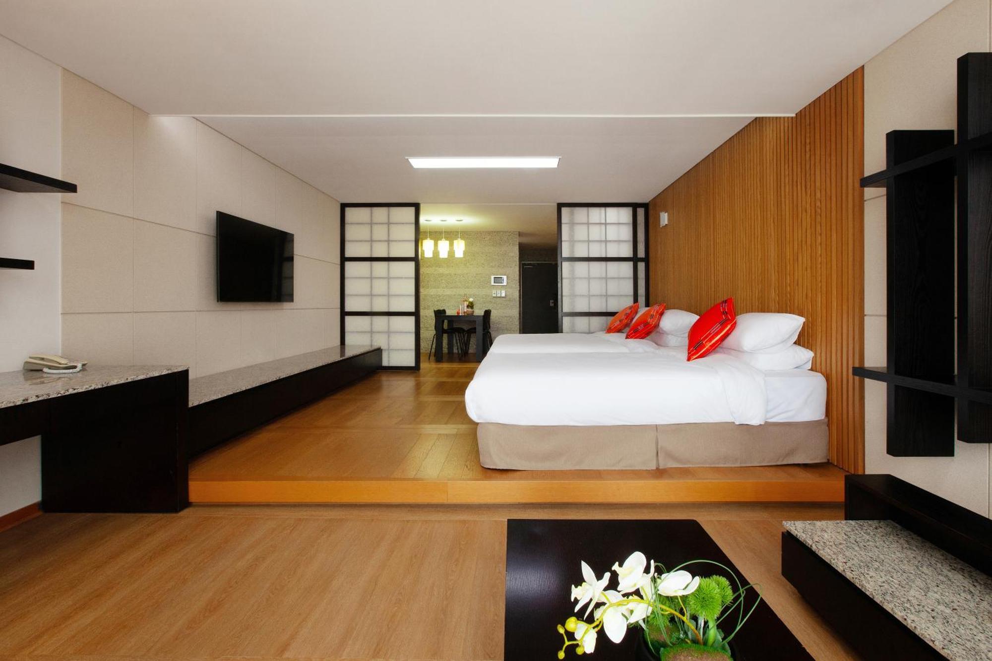 Shin Shin Hotel Jeju Ocean Seogwipo Ngoại thất bức ảnh